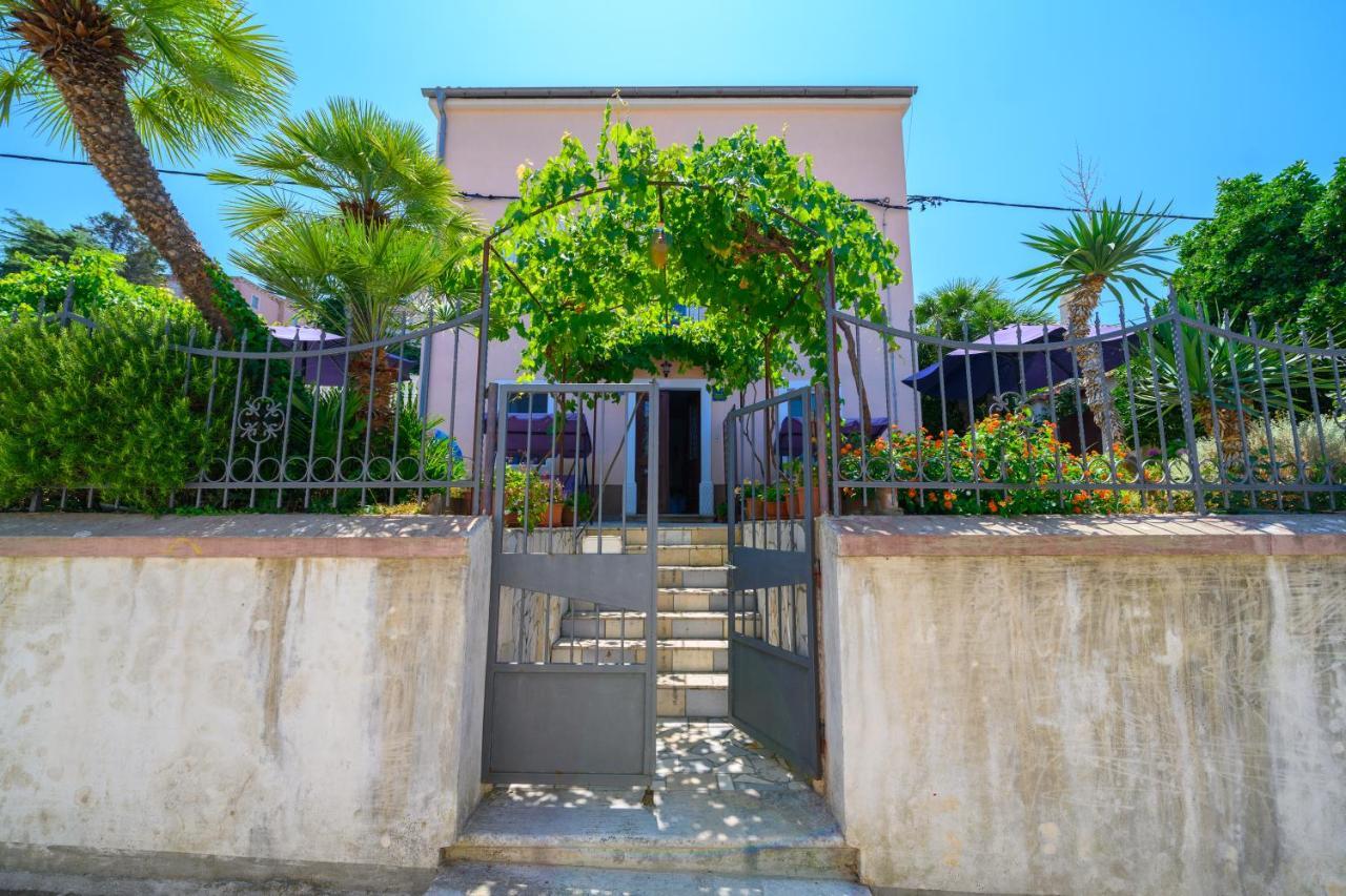 Apartmani Loreta Mali Lošinj Екстериор снимка